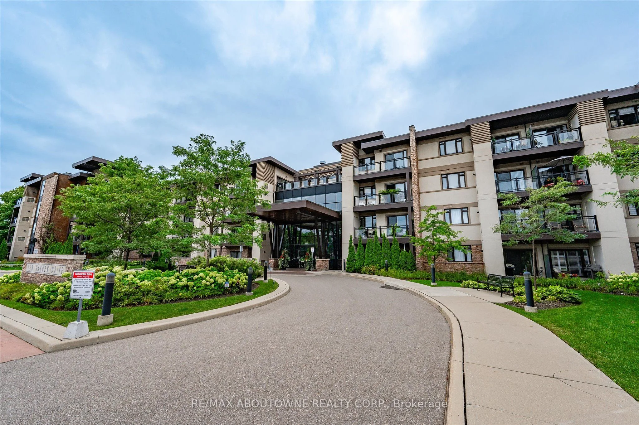 Condo Apartment in Oakville