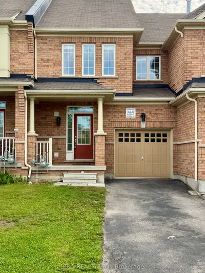 Att/Row/Townhouse in Milton
