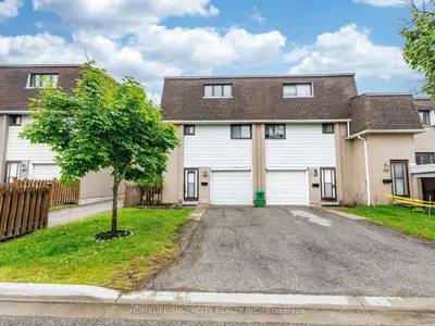 Condo Townhouse in Brampton