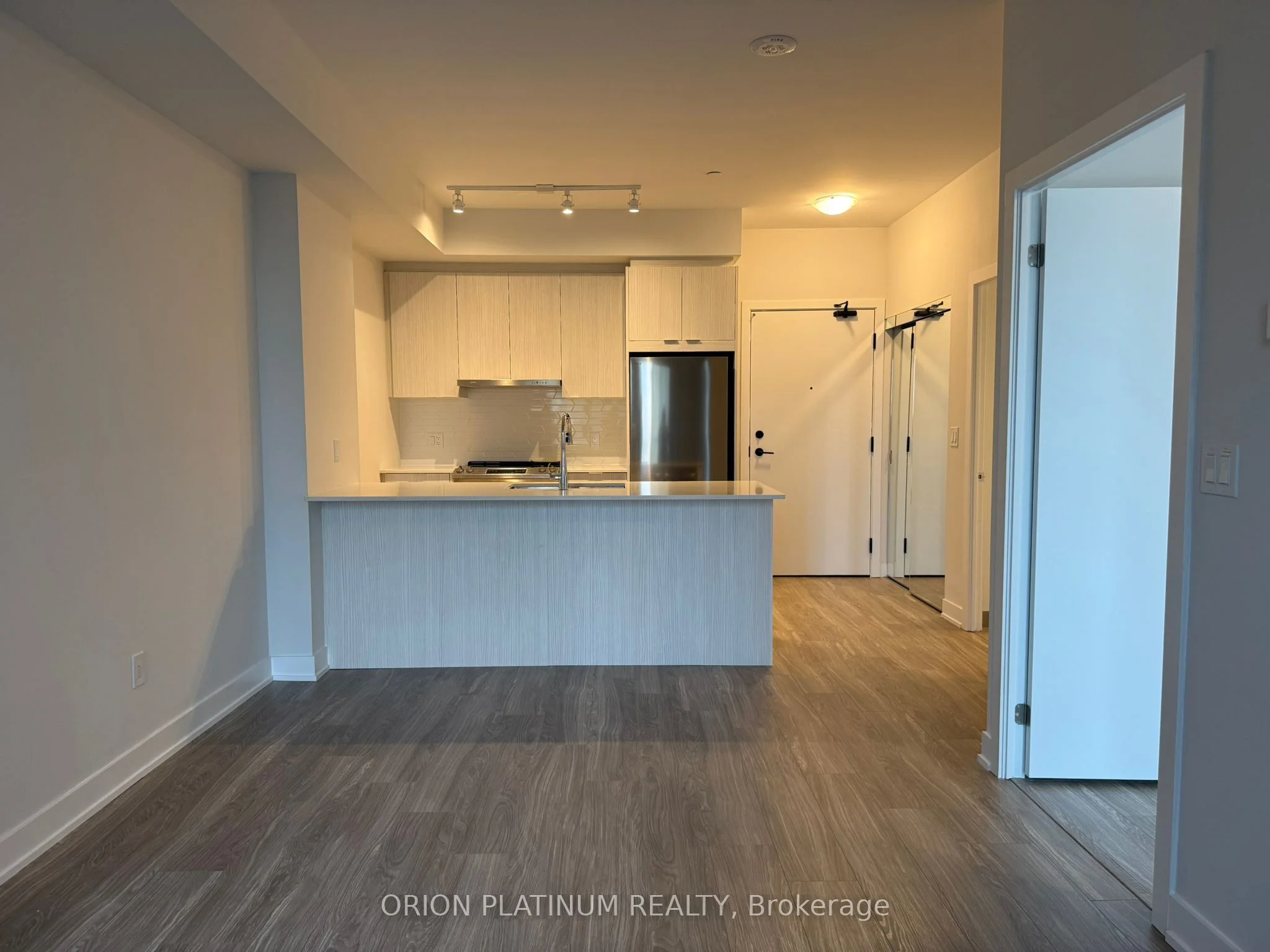 430 Square One Drive 904, Mississauga, ON L5B 3Y1