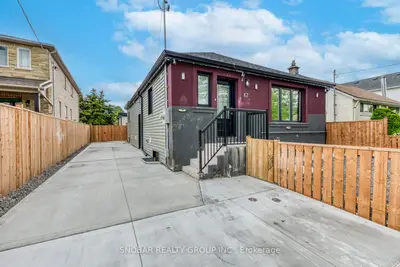 Fourplex in Toronto