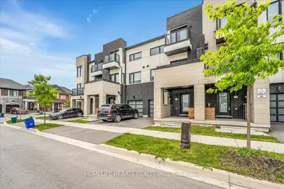 Att/Row/Townhouse in Milton