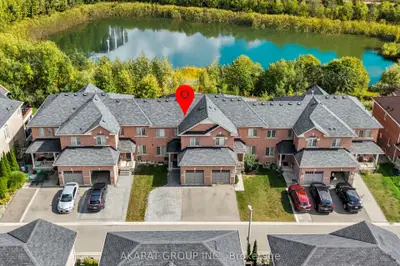 Att/Row/Townhouse in Oakville