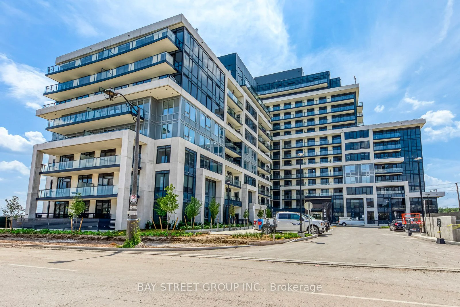 3200 William Coltson Avenue 1006, Oakville, ON L6H 7W6
