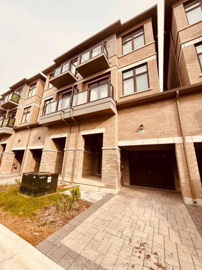 Att/Row/Townhouse in Toronto