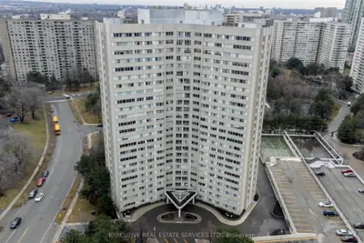 3700 Kaneff Crescent 508, Mississauga, On L5a 4b8