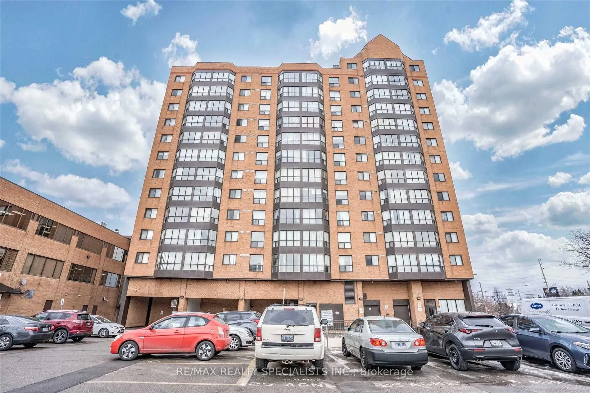 25 Agnes Street 301, Mississauga, ON L5B 3X7