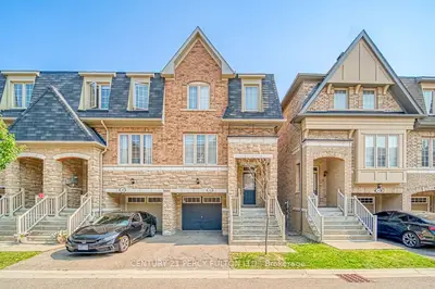 Att/Row/Townhouse in Brampton