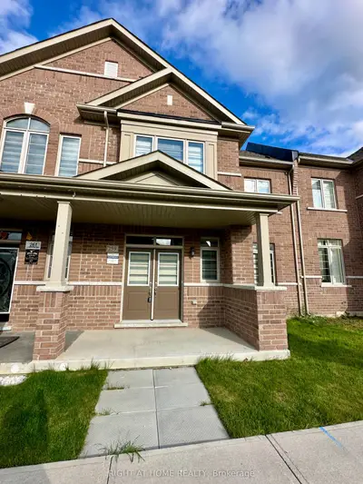Att/Row/Townhouse in Brampton