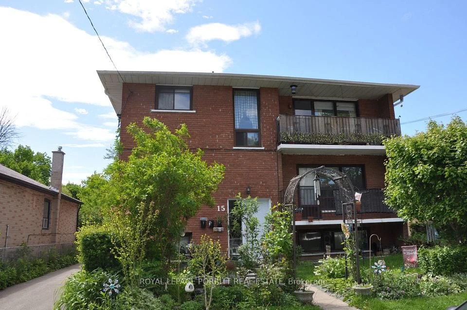 15 Muskoka Avenue, Toronto W06, ON M8W 1H4