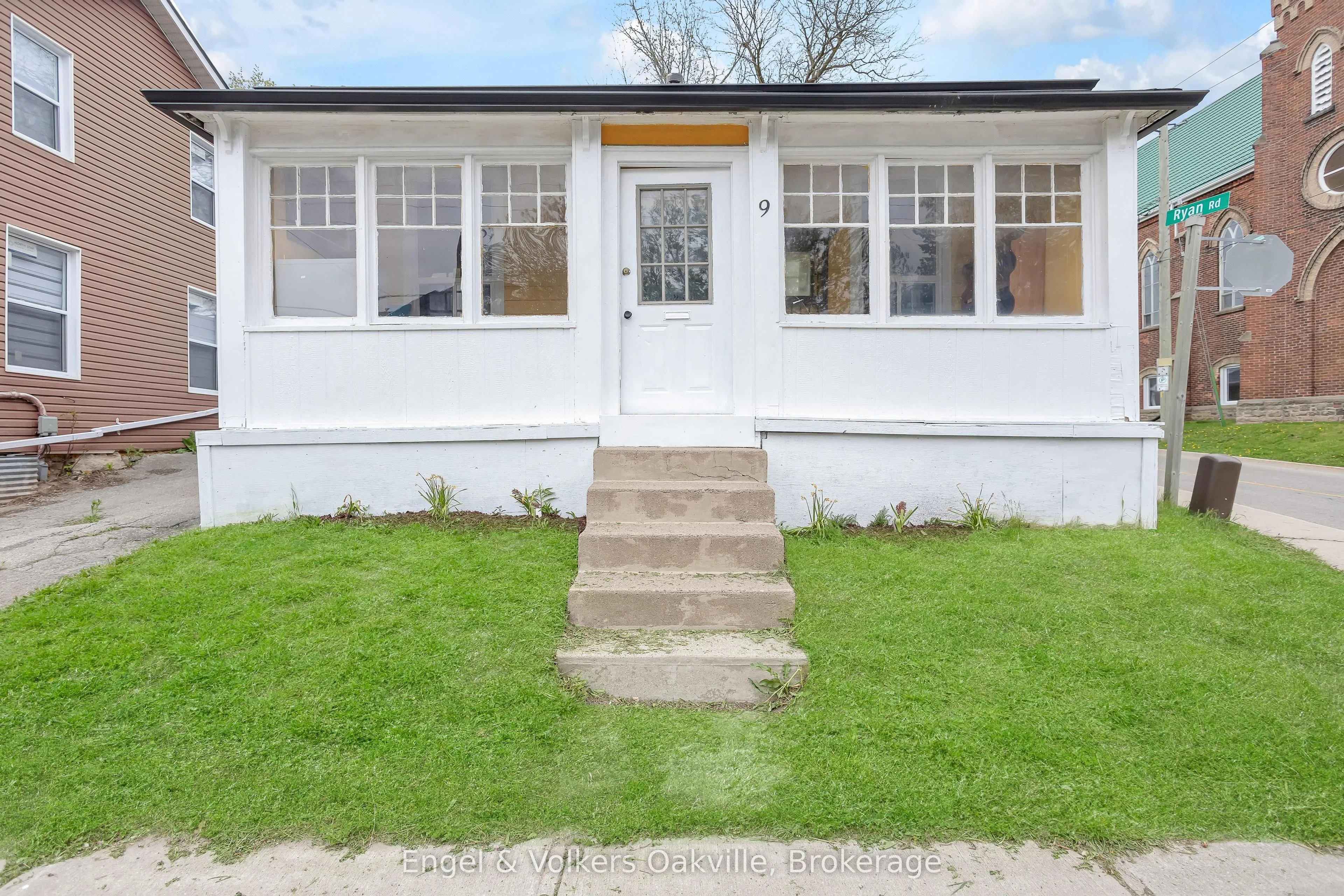9 Guelph Street, Halton Hills, ON L7G 3Y8