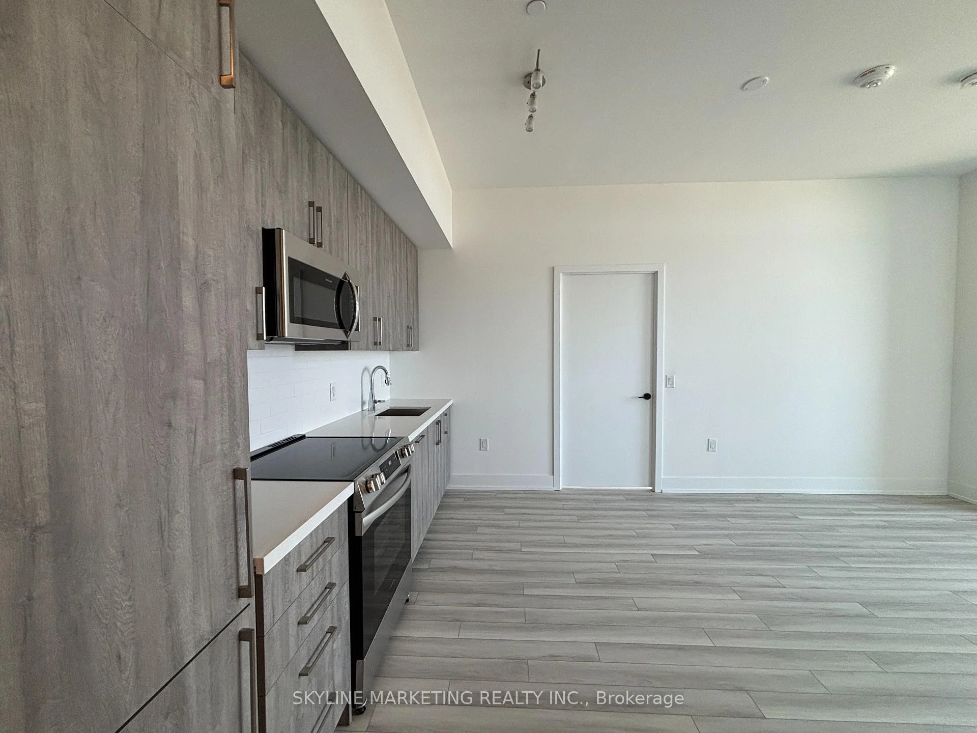 2450 Old Bronte Road 808, Oakville, ON L6M 5P6