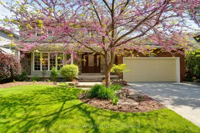 Detached in Burlington