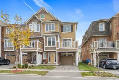 Att/Row/Townhouse in Milton