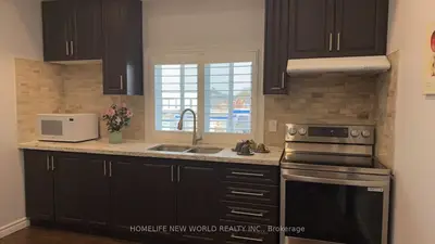 Att/Row/Townhouse in Toronto