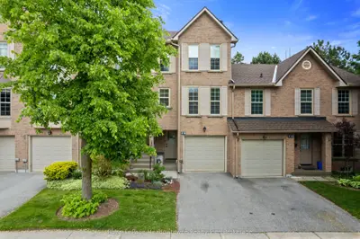Condo Townhouse in Oakville