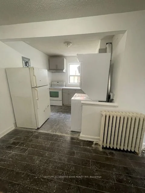 1516 Eglinton Avenue W Apt 2, Toronto W04, ON M6E 2G8