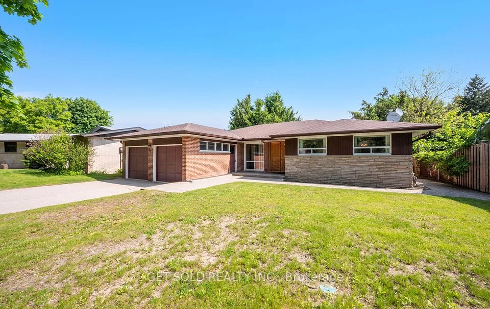 43 Grovetree Road, Toronto W10, ON M9V 2Y4