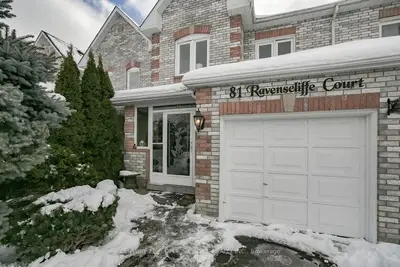 Att/Row/Townhouse in Brampton