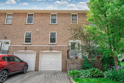 Condo Townhouse in Burlington