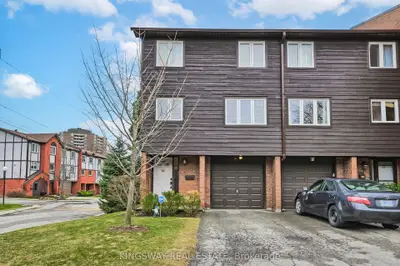 Condo Townhouse in Mississauga