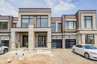 Att/Row/Townhouse in Oakville
