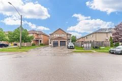 5611 Armando Avenue, Mississauga, ON L5V 3A7