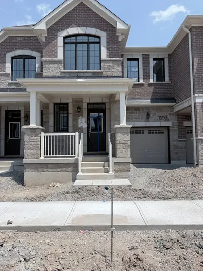 Att/Row/Townhouse in Milton