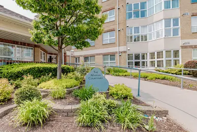 Condo Apartment in Milton