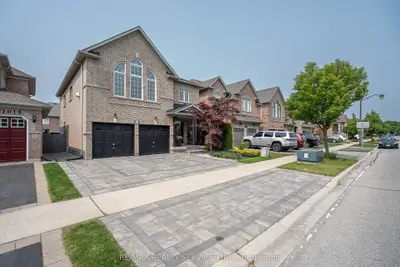 Detached in Burlington