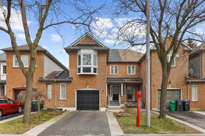 Att/Row/Townhouse in Brampton