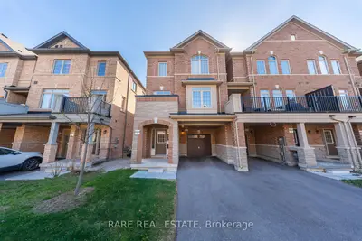 Att/Row/Townhouse in Brampton