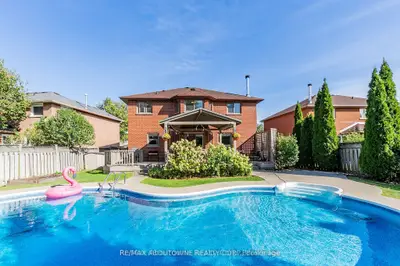 Detached in Oakville