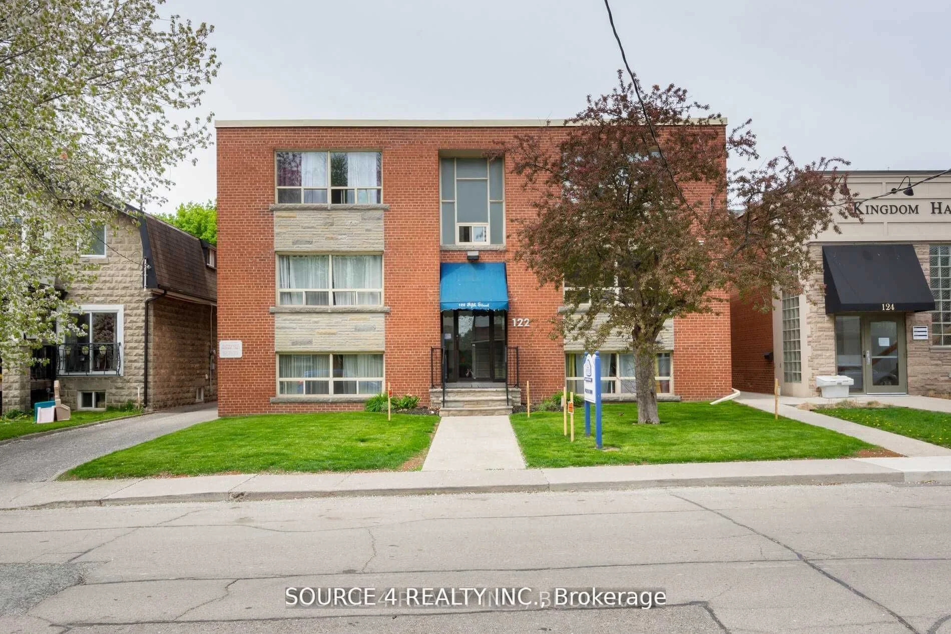 122 Fifth Street 10, Toronto W06, On M8v 2z3