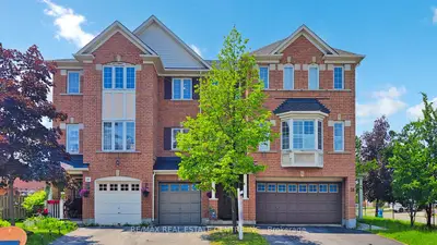 Att/Row/Townhouse in Brampton