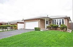 3260 Oakglade Crescent Main & Upper, Mississauga, ON L5C 1X3