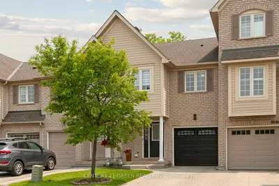 Att/Row/Townhouse in Oakville