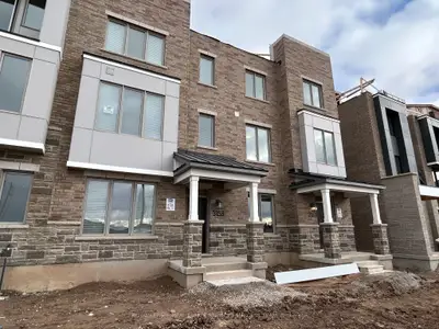Att/Row/Townhouse in Oakville