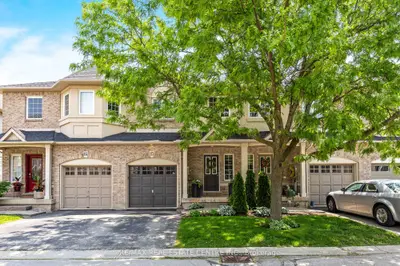 Att/Row/Townhouse in Burlington