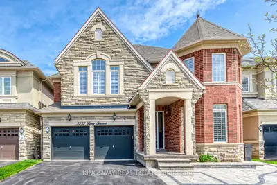 Detached in Oakville