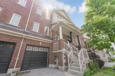 Att/Row/Townhouse in Oakville