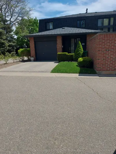 Condo Townhouse in Mississauga