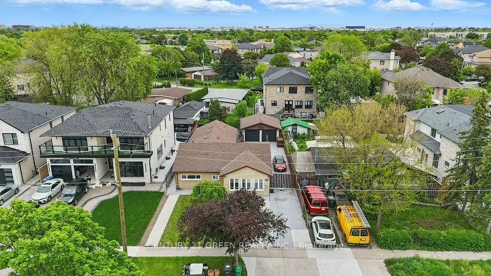 7649 Redstone Road, Mississauga, ON L4T 2B7