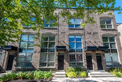 Att/Row/Townhouse in Toronto