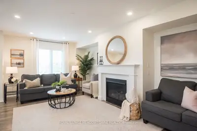 Att/Row/Townhouse in Milton