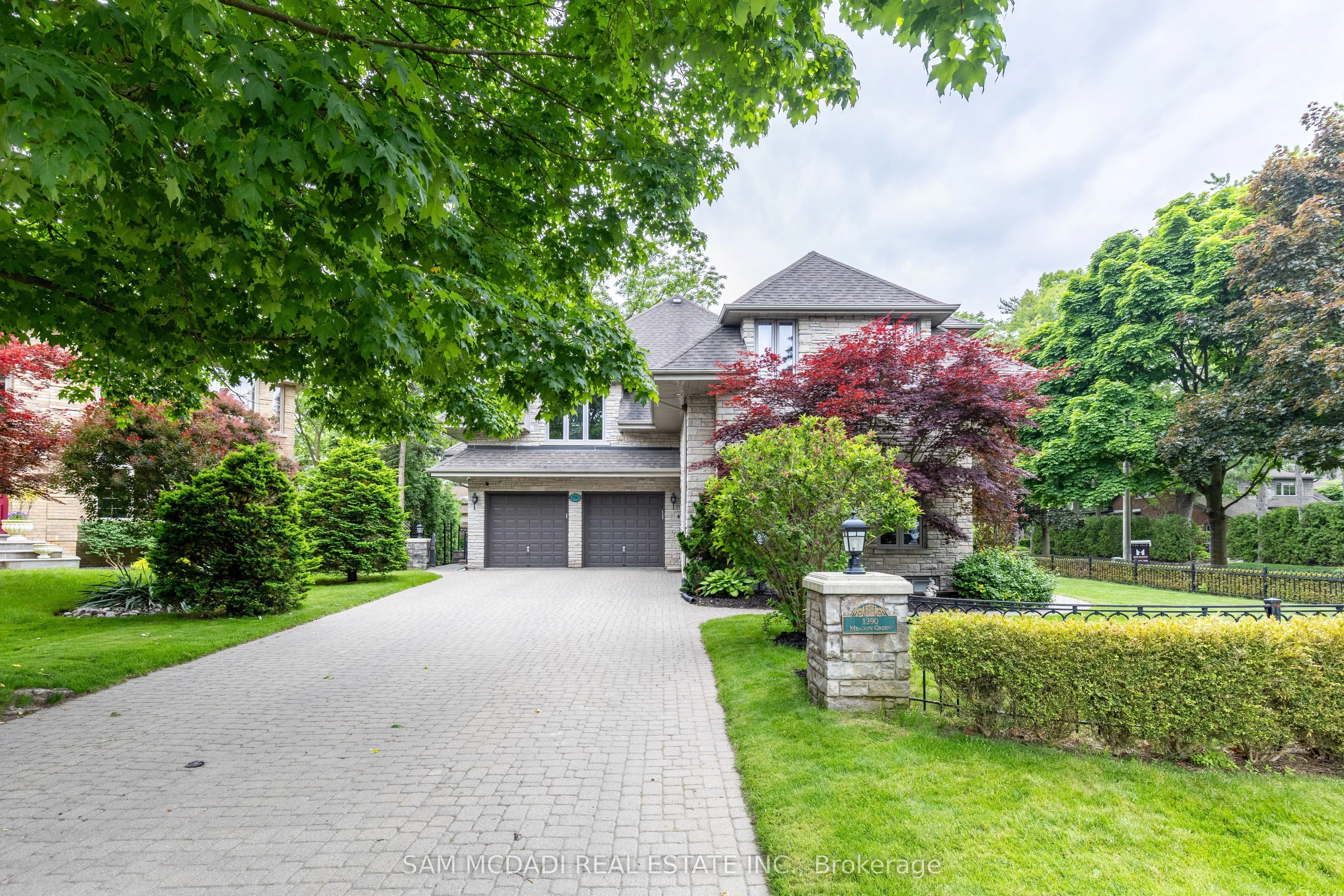 1390 Meadow Green Court, Mississauga, ON L5H 4J2