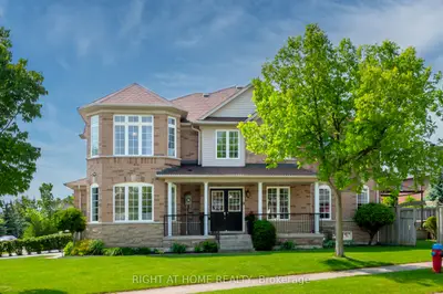 Att/Row/Townhouse in Oakville