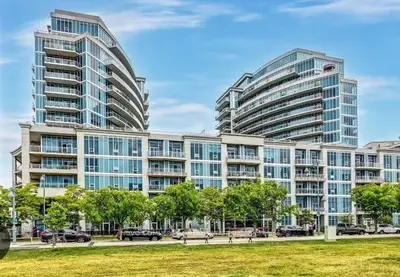 Condo Apartment in Toronto