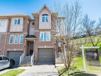 Condo Townhouse in Halton Hills
