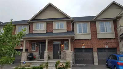 Att/Row/Townhouse in Oakville
